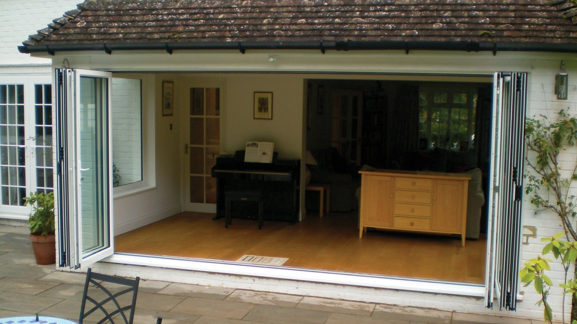 aluminium-bi-folding-doors-outside-opening-the-doors-fully-showing-all-the-space-fitted-in-codsall