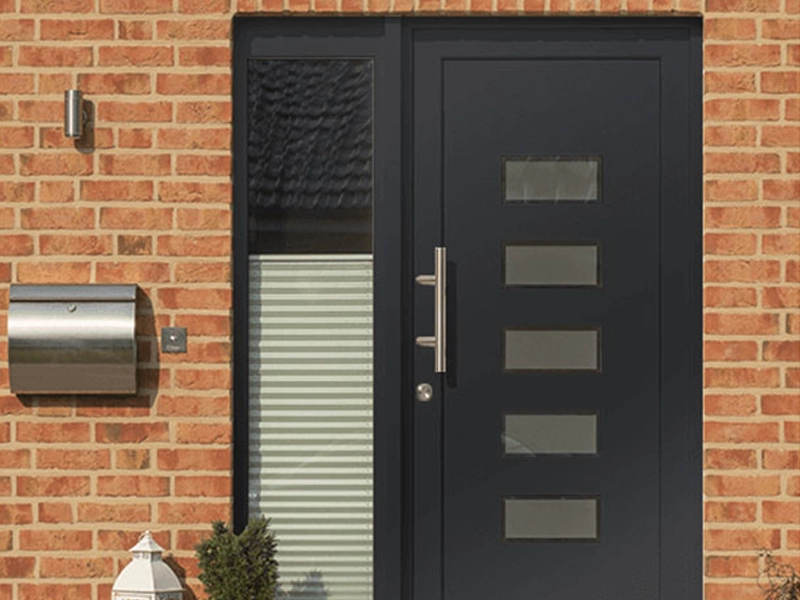 aluminium-designer-front-door-newglaze-windows-doors-conservatories-bedfordshire