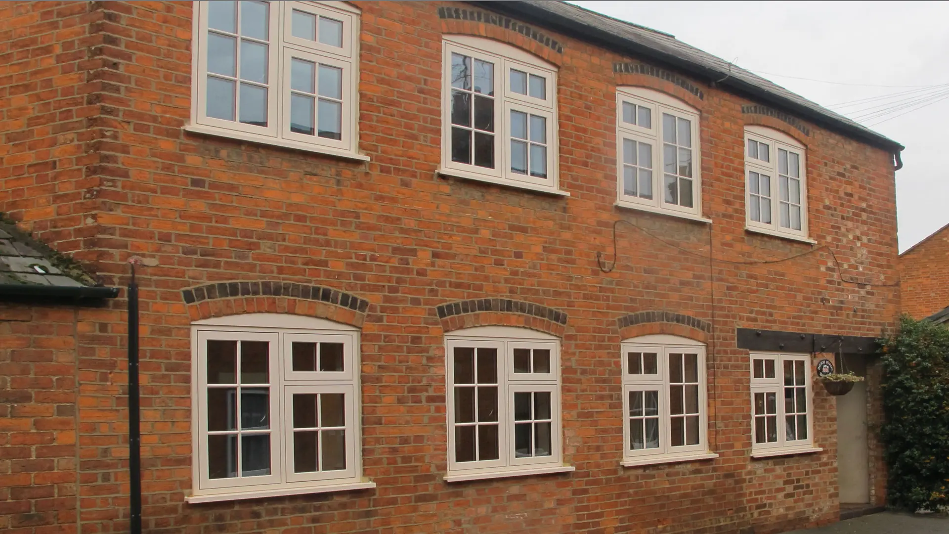 multiple-cream-flush-halo-windows-fitted-by-newglaze-windows-doors-conservatories-in-bedfordshire