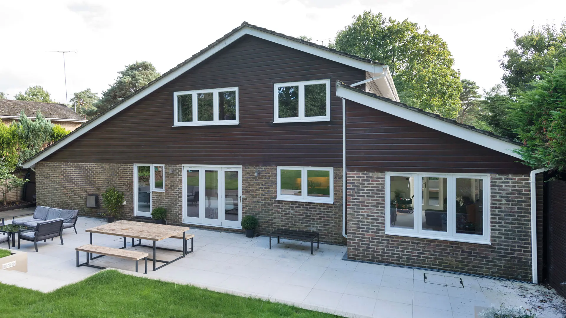 residence-2-windows-outside-looking-at-a-house-with-white-upvc-windows-fitted-by-newglaze-windows-doors-conservatories-in-bedfordshire