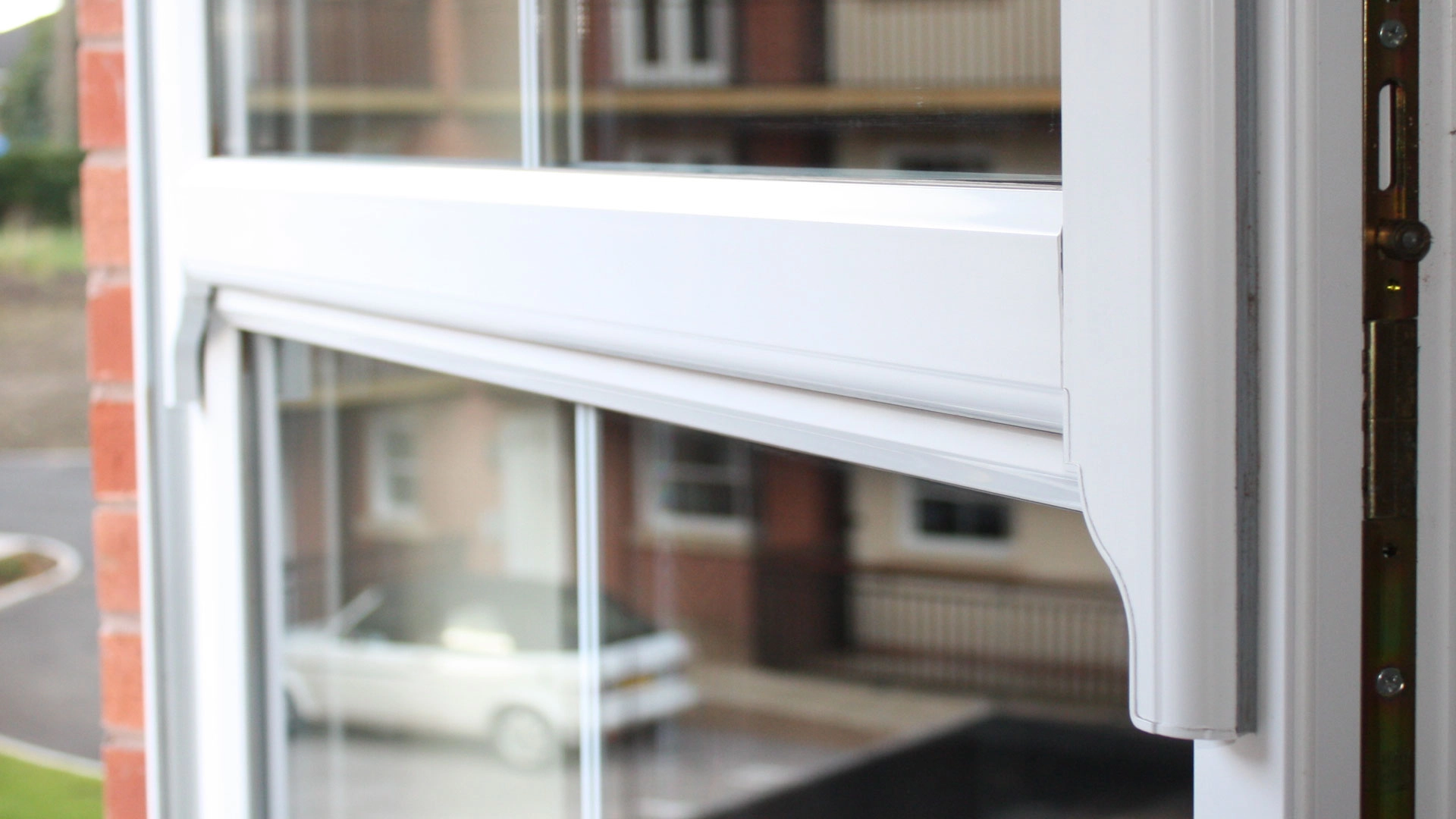 runthru-sash-horns-close-up-on-closed-white-frames-window-fitted-by-newglaze-windows-doors-conservatories-in-bedfordshire