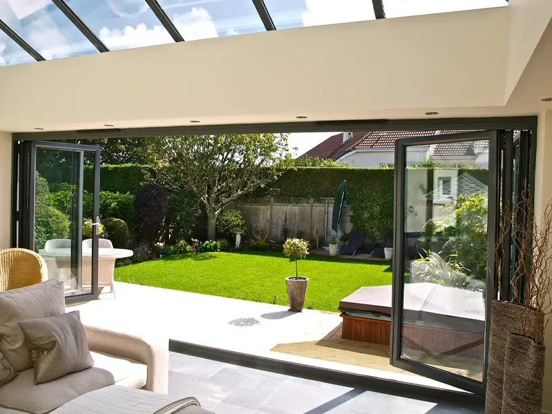 aluminium-bi-folding-doors-inside-room-letting-sunlight-in-when-opening-the-doors-fully-fitted-in-yeovil
